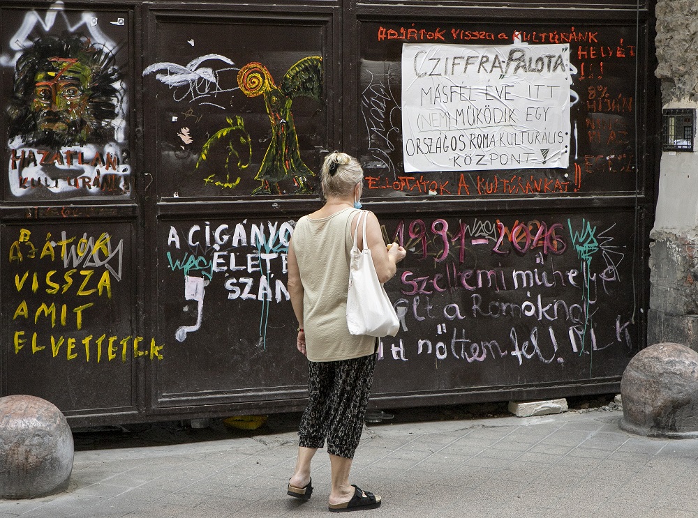 08-09RomakultúrközpontKÉP2VányiÁkos