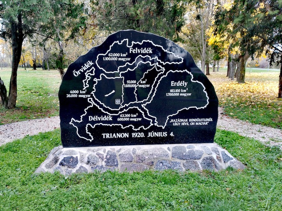 A bátaszéki Trianon-emlékmű