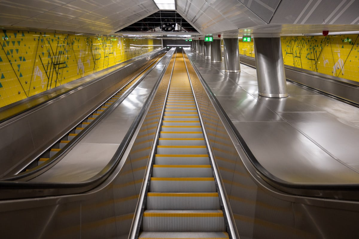Csak egy hónapig használhattuk a megújult metrómegállókat