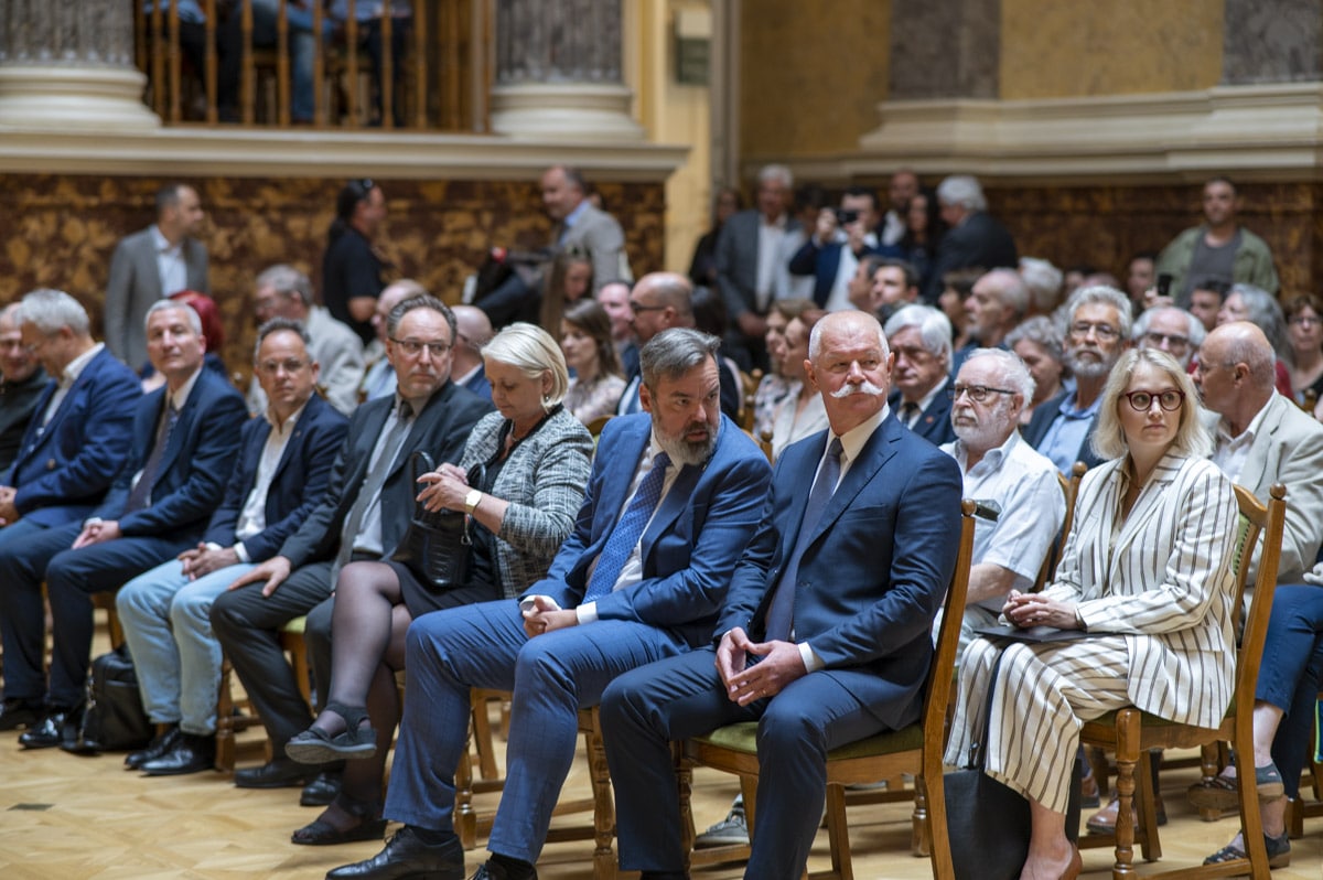 „Évek óta vártuk, hogy legyen Kulturális Minisztérium” – kiállításmegnyitó bónusz miniszterrel