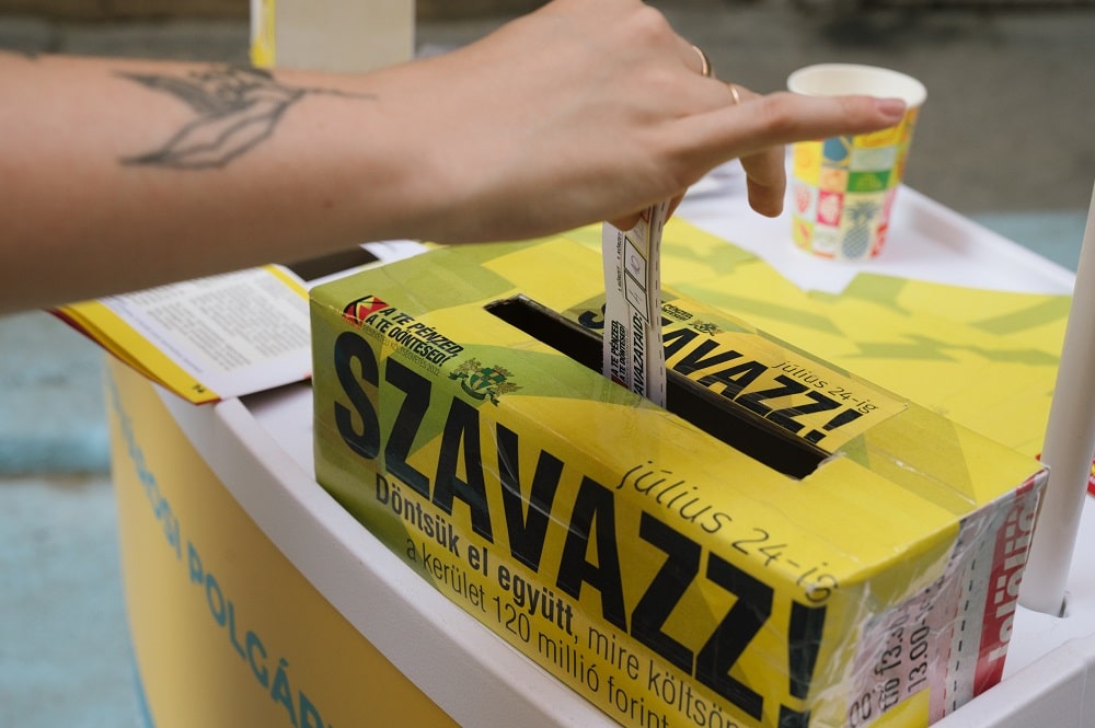 SZAVAZZ-1