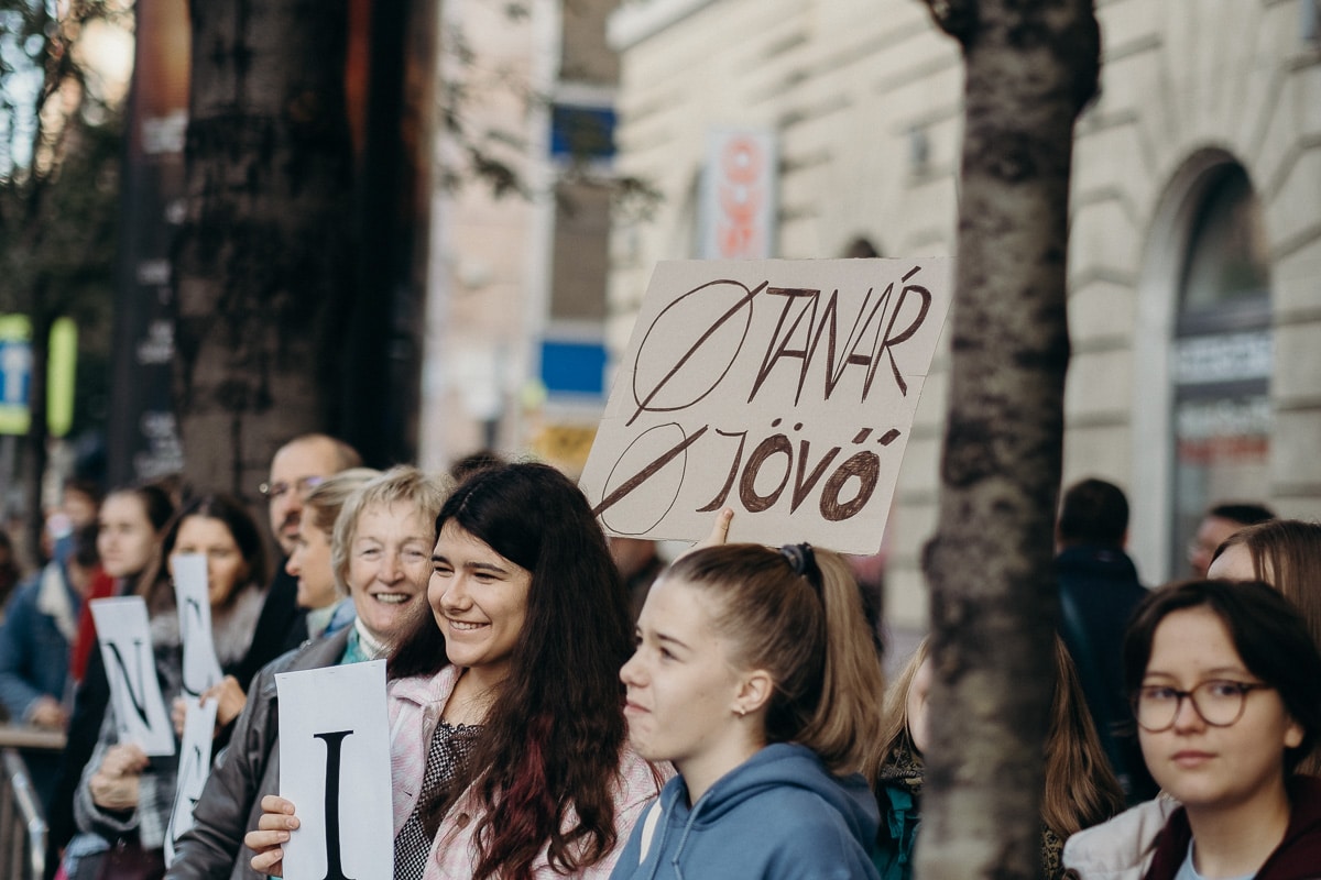 2022. oktober 5. Tuntetes a tanarokert
