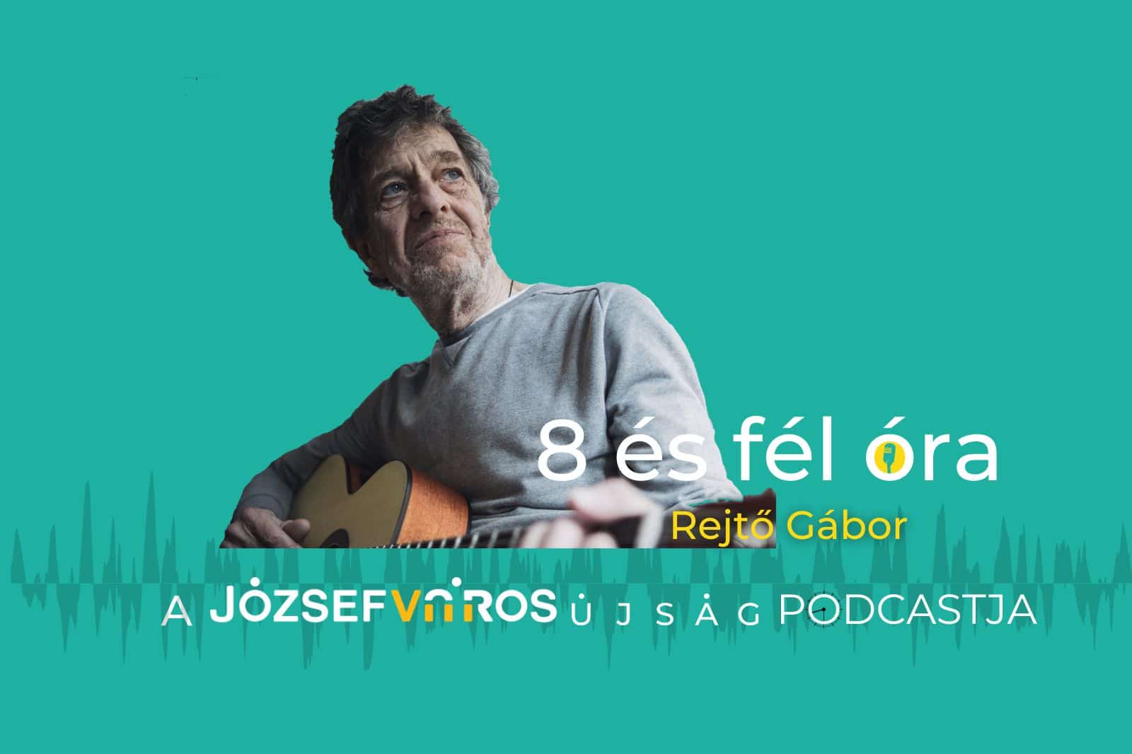 Rejtő Gábor költő, zenész a Józsefváros Újság podcastjének felvételén, 2023. február 10-én. Fotó: Karancsi-Albert Rudolf / Józsefváros Újság