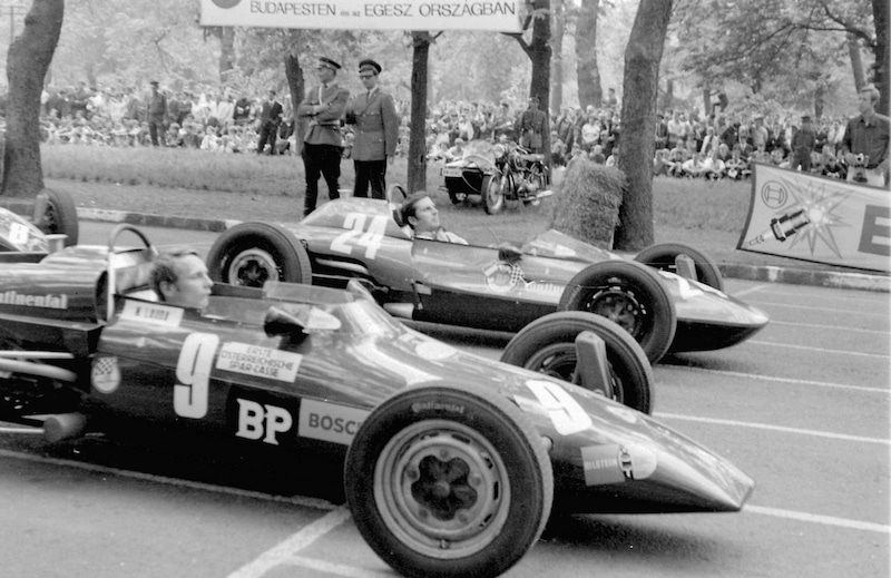 Formula Vee autóverseny 1969-ben a Népligetben. A 9-es rajtszámú Kaimann Mk IV típusú versenyautóban Niki Lauda - Fotó: Fortepan / Urbán Tamás