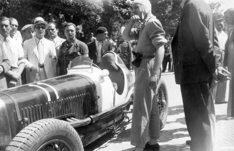 Egy Maserati 8CM - gróf Festetics Ernő az 1937-es feleki hegyiverseny egyik résztvevője - A kép forrása: Fortepan / Tarbay Júlia