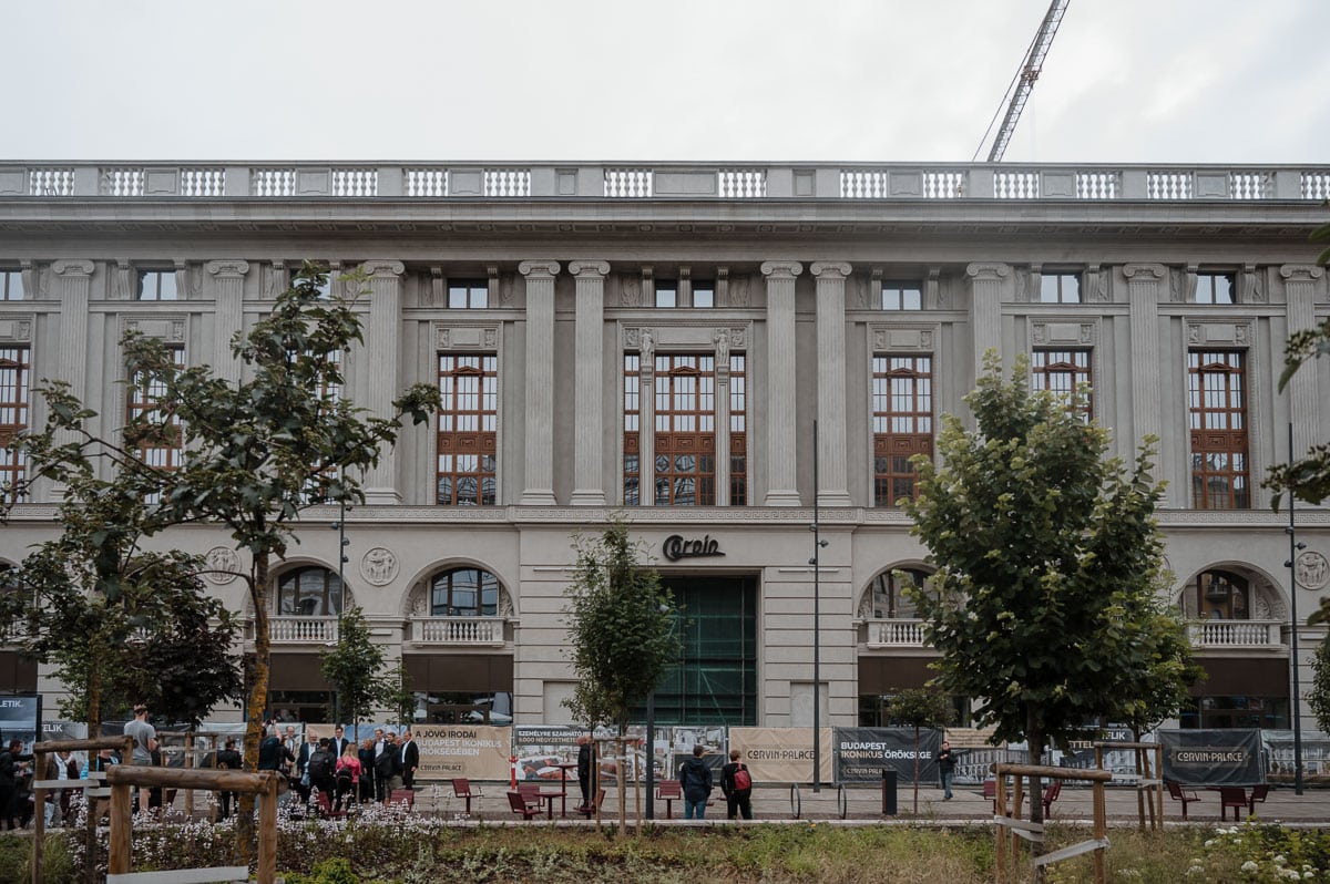 Négy emeletén hotellé válik a Corvin Palace