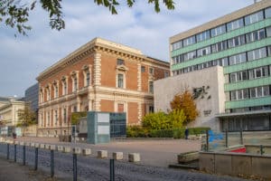 A Magyar Rádió irodaépülete az atombunkerrel - Fotó: Huszár Boglárka (2021)