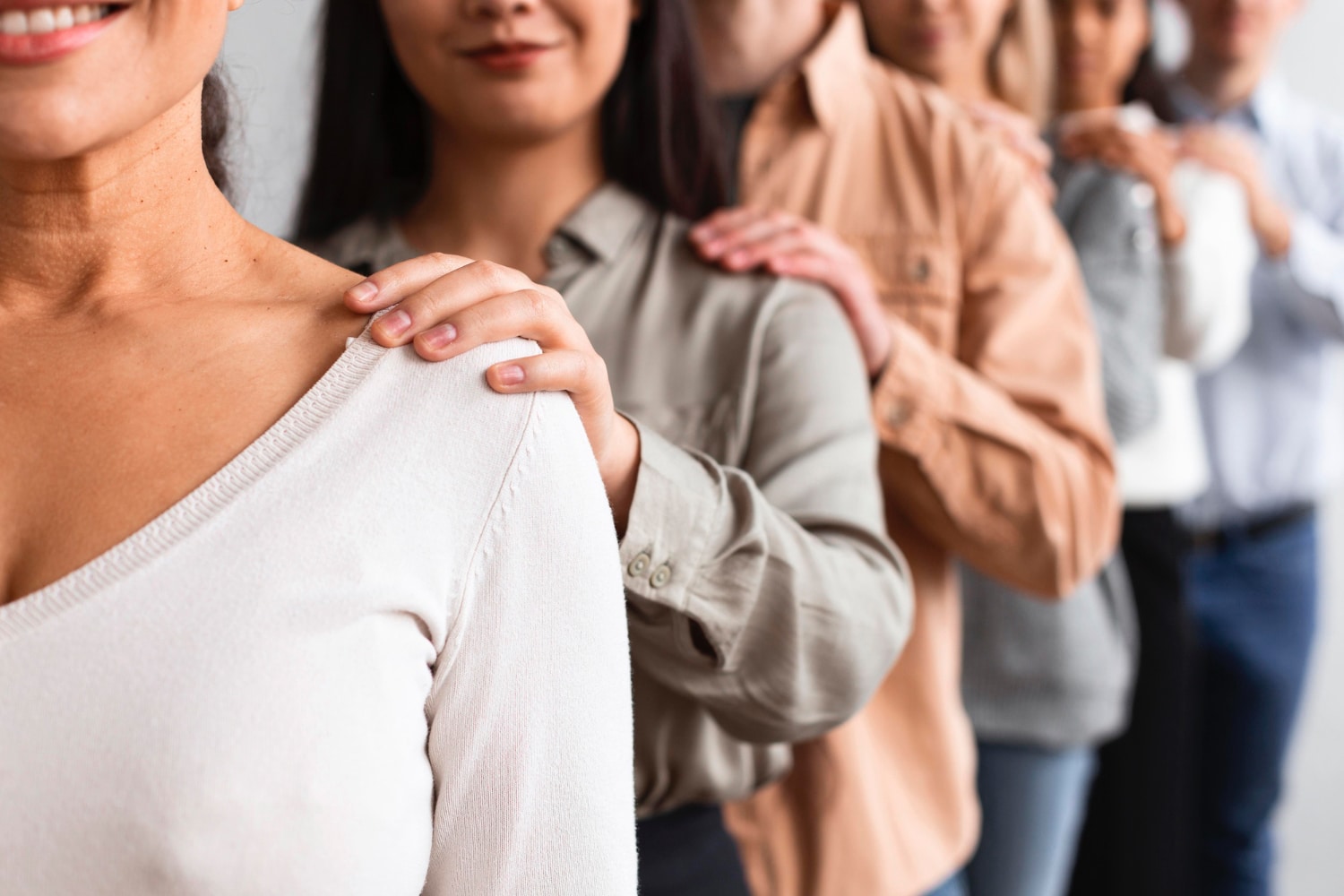 smiley-people-touching-shoulders-group-therapy-session