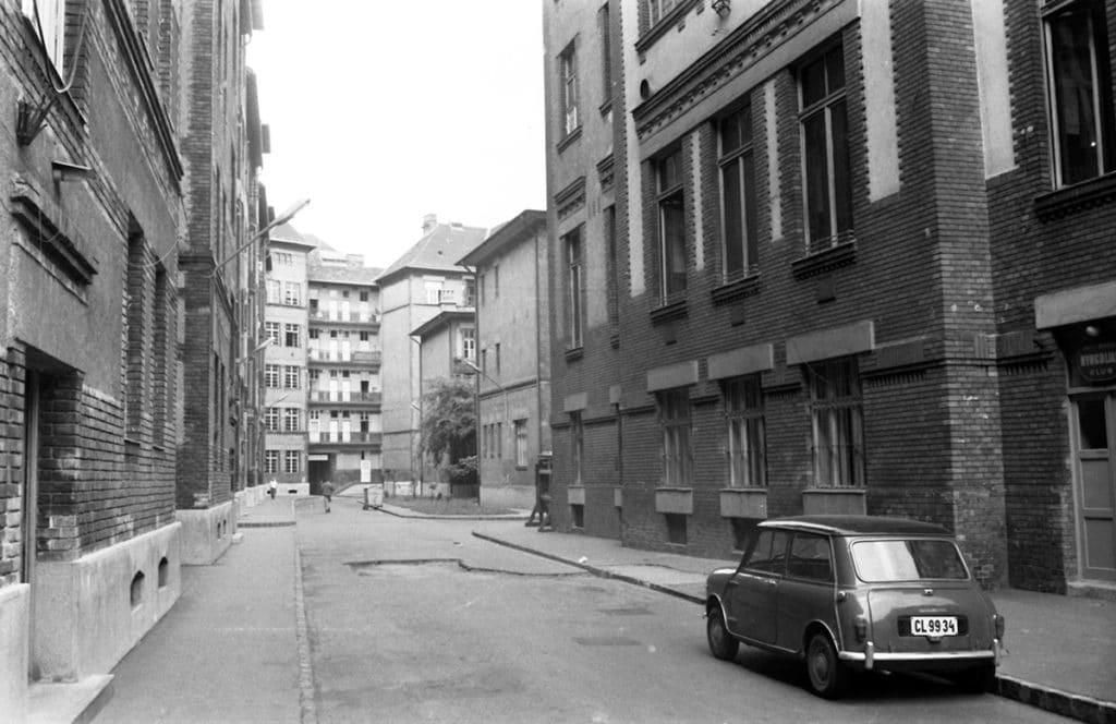 1971. A MÁVAG kolónia, jobbra a Vörösmarty Művelődési Ház épülete. - Fotó: Fortepan / Kende János