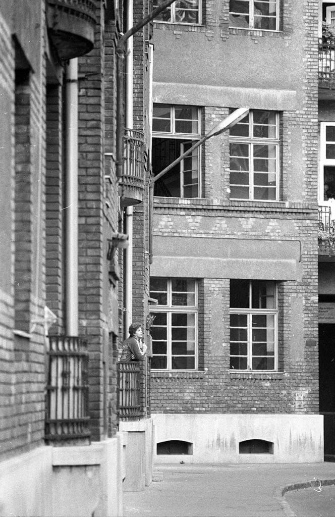 1983. A MÁVAG kolónia udvara. - Fotó: Fortepan / Szalay Zoltán