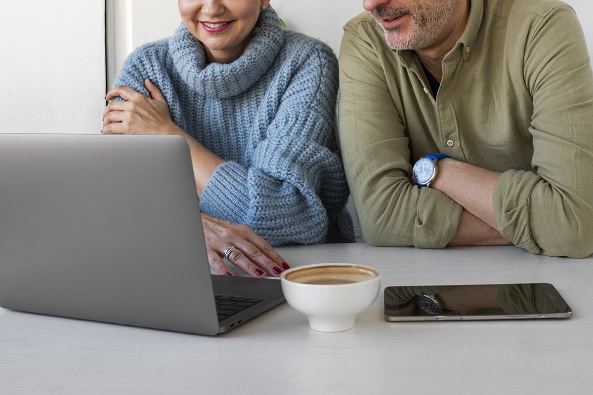 old-couple-learning-use-technology