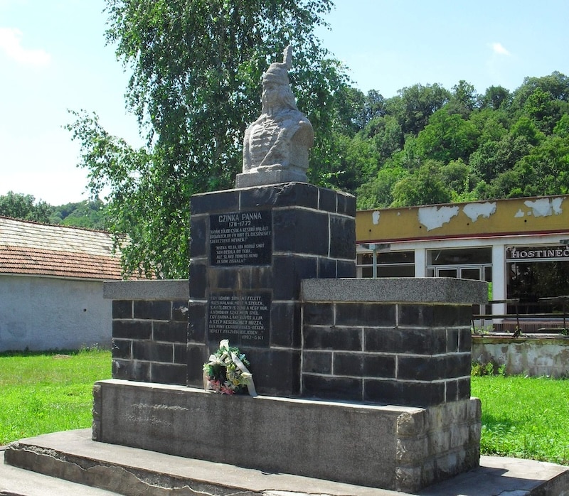 A sajógömöri Czinka Panna-szobor