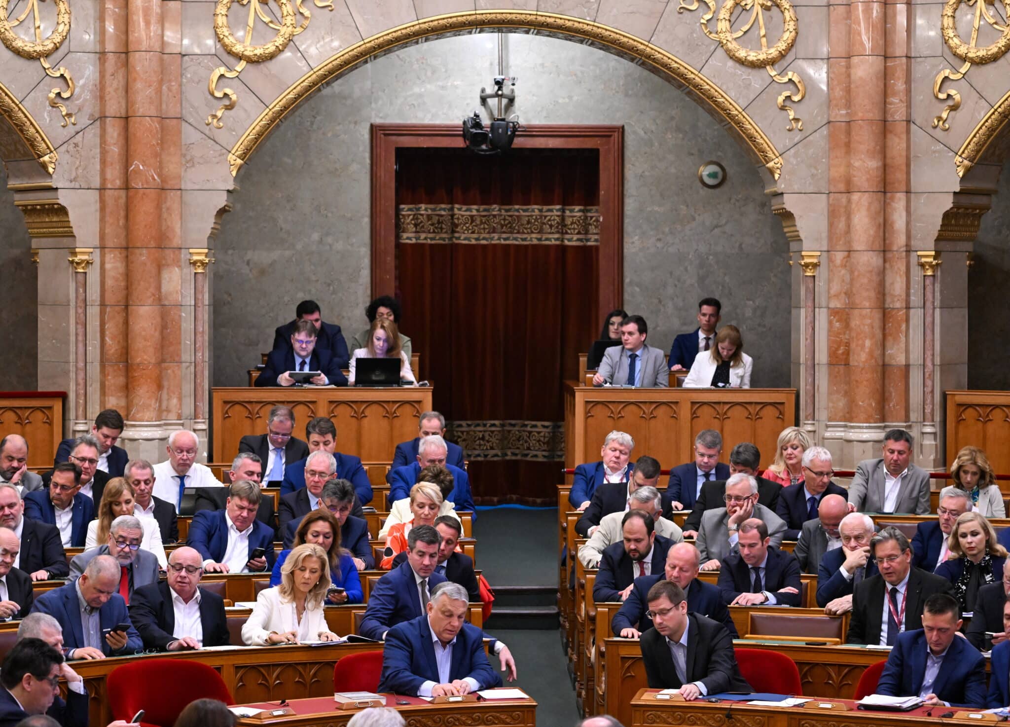 GULYÁS Gergely; ORBÁN Viktor; ROGÁN Antal