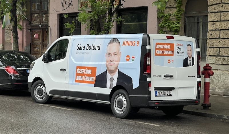 Kampány kisbusz Sára Botonddal - Fotó: Pálinkás János