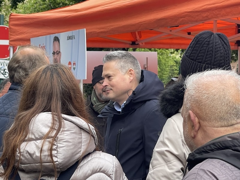 Sára Botond és támogatói - Fotó: Pálinkás János