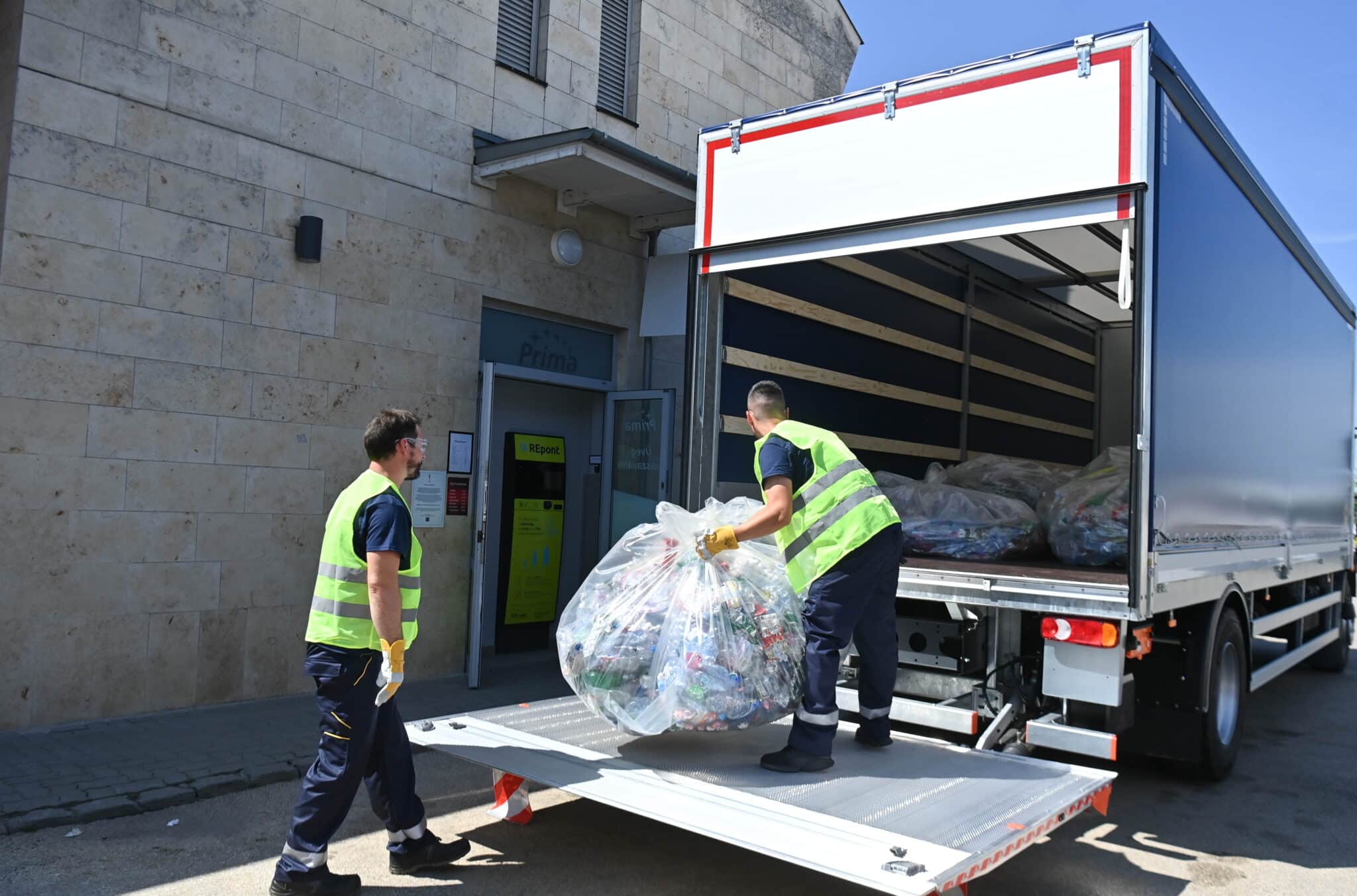 Visszaváltották a százmilliomodik palackot a MOHU-s rendszerb