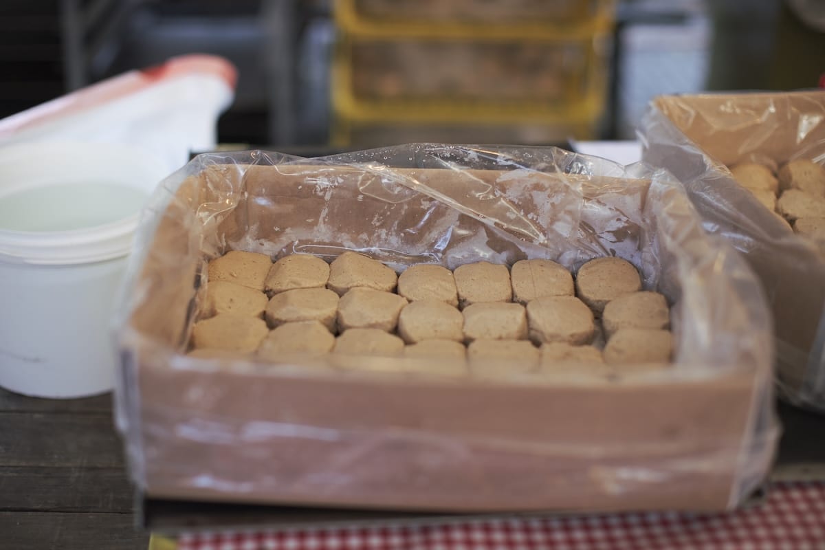 row-cookies-open-box