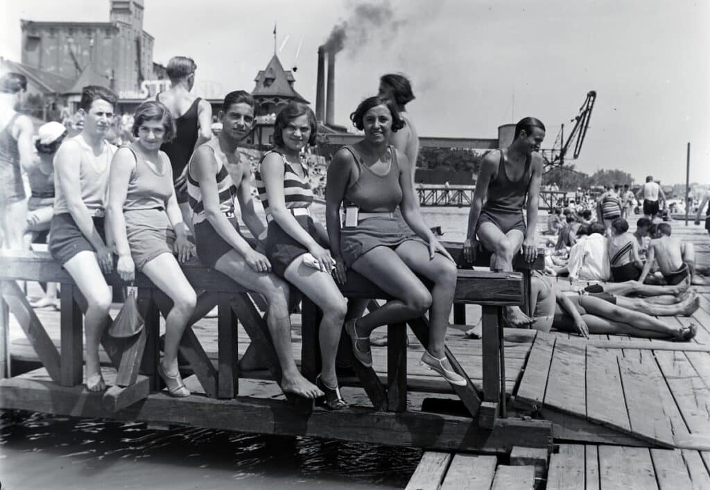 Duna strandfürdő az Újlaki rakparton a Sajka utcánál 1932-ben.
Fotó: Fortepan / Gara Andor