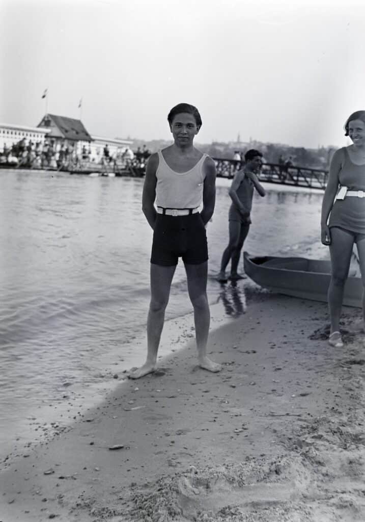Duna strandfürdő az Újlaki rakparton a Sajka utcánál 1932-ben.
Fotó: Fortepan / Gara Andor