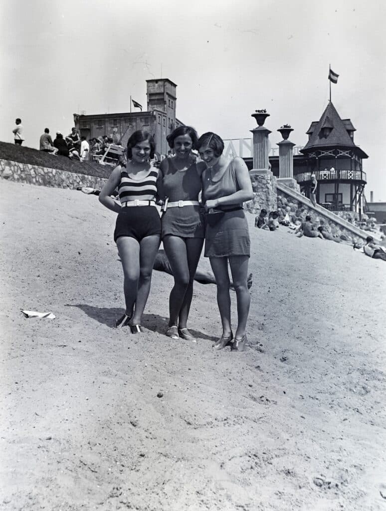 Duna strandfürdő az Újlaki rakparton a Sajka utcánál 1932-ben.
Fotó: Fortepan / Gara Andor