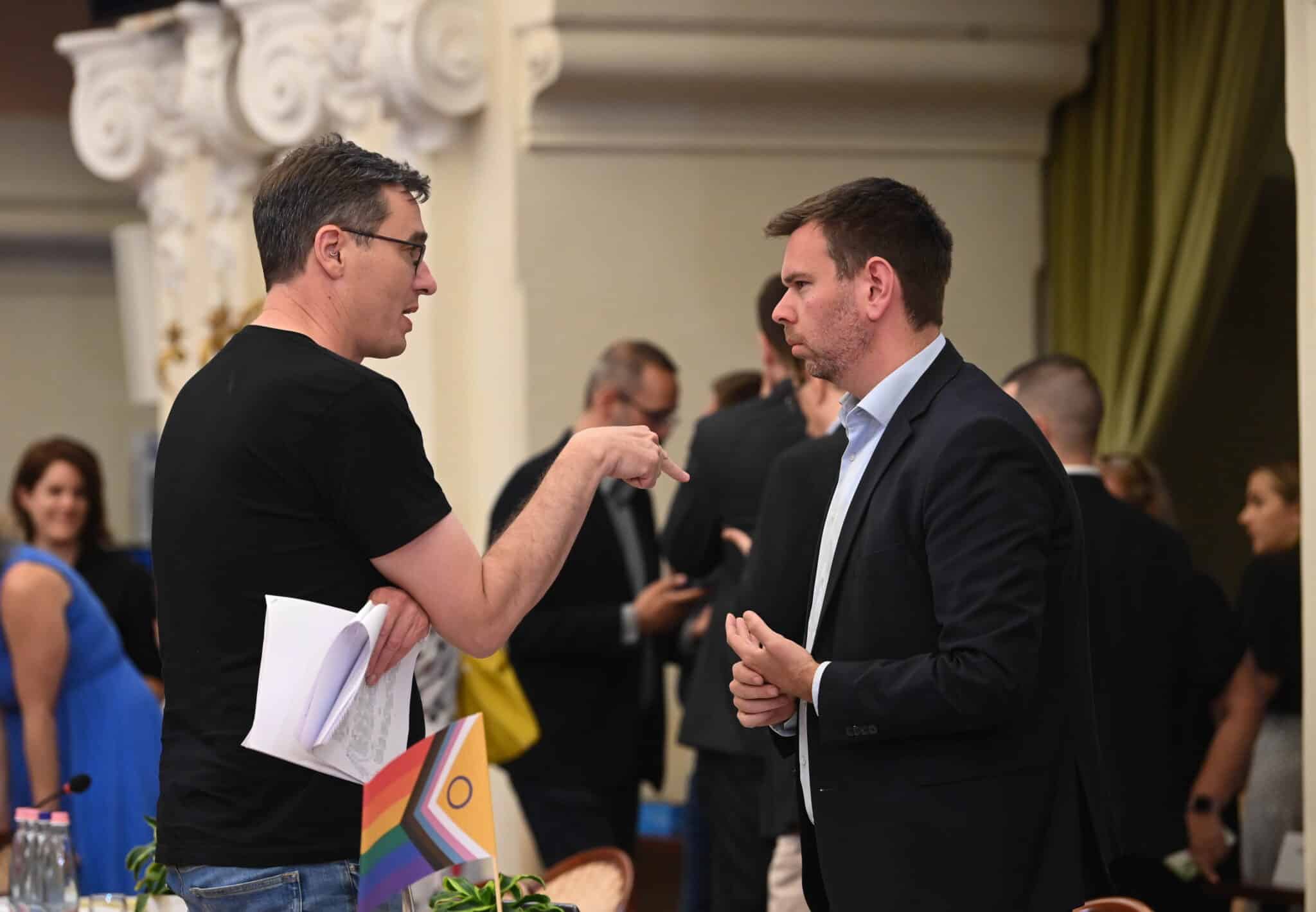 KARÁCSONY Gergely; VITÉZY Dávid