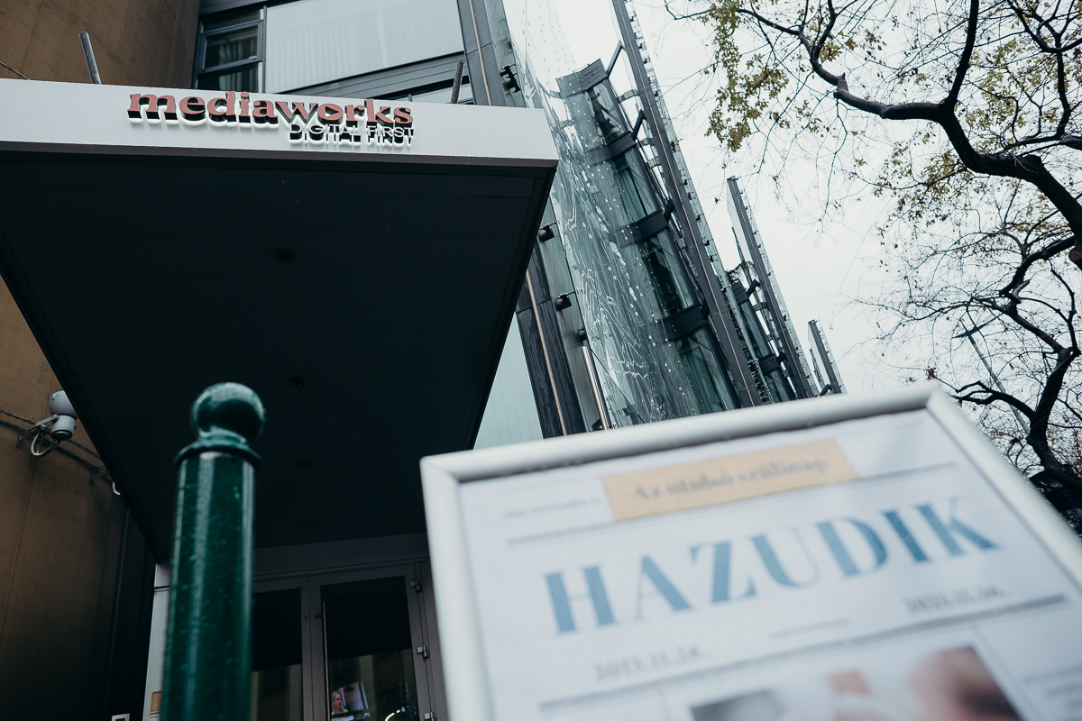 2025. november 26. Tüntetés a Mediaworks széházánál