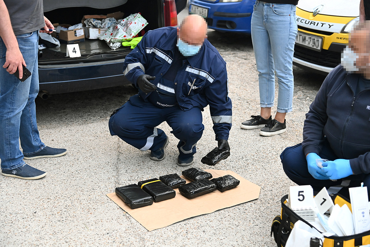 Több mint két kilogramm kokaint és egy kilogramm marihuánát