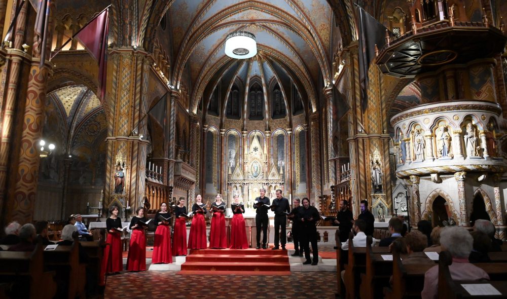 Budapest, 2022. szeptember 18.
A Gemma Énekegyüttes fellépése az Ars Sacra Fesztivál nyitókoncertjeként a Budavári Nagyboldogasszony-templomban, közismert nevén Mátyás-templomban 2022. szeptember 17-én este.
MTI/Bruzák Noémi