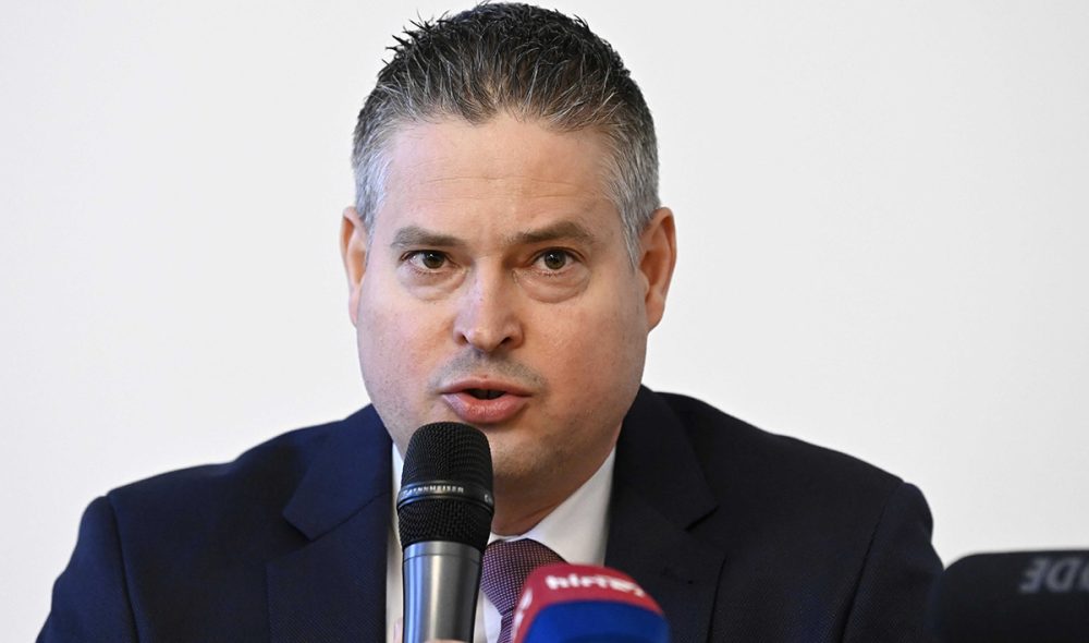 Budapest, 2022. március 8.
Sára Botond, a fővárosi kormányhivatalt vezető kormánymegbízott a Dél-Pesti Centrumkórház Szent László kórházában tartott sajtótájékoztatón 2022. március 8-án. Az elmúlt években 9,3 milliárd forintból jelentős fejlesztések valósultak meg a Dél-Pesti Centrumkórház - Országos Hematológiai és Infektológiai Intézetben - mondta Kásler Miklós, az emberi erőforrások minisztere.
MTI/Kovács Tamás