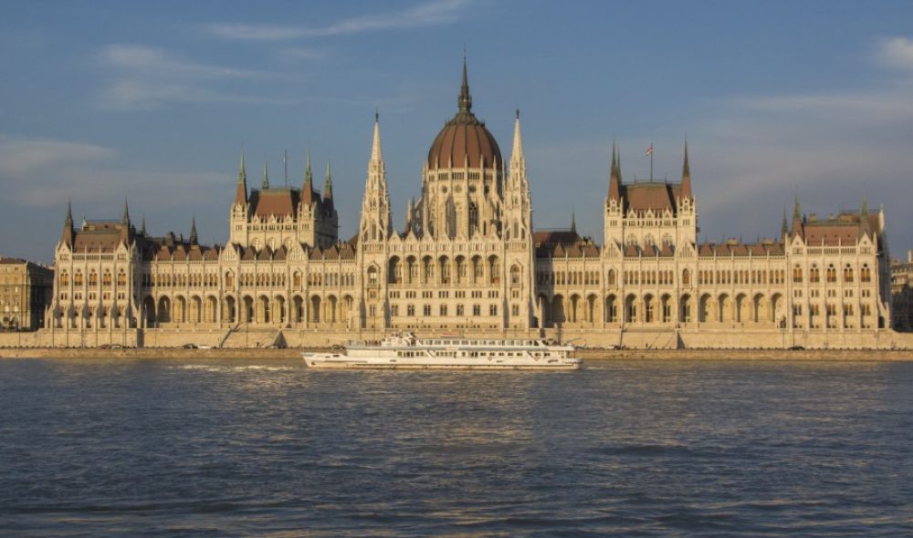 76557_76519_bogi_parlament