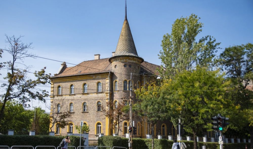 Avicenna International College