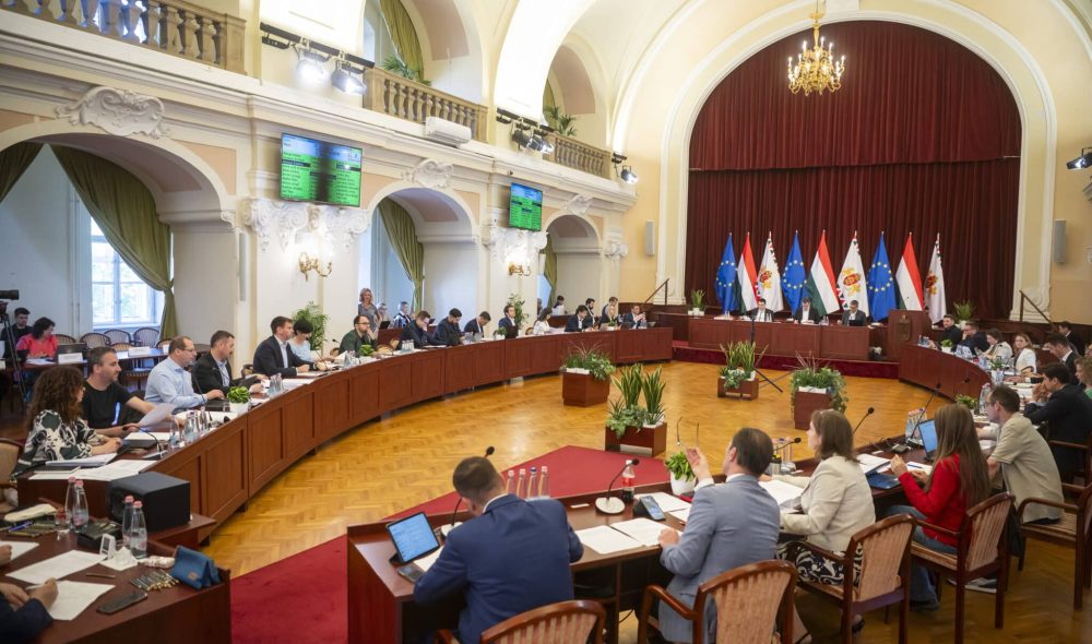 Budapest, 2025. május 28.
A Fõvárosi Közgyûlés ülése a Városháza dísztermében 2025. május 28-án.
MTI/Balogh Zoltán