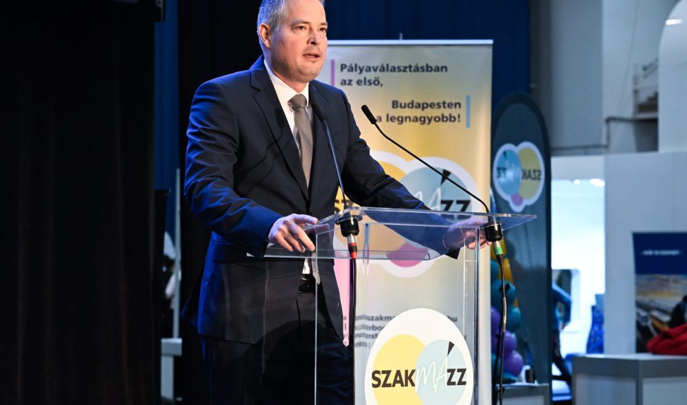 Budapest, 2025. november 11.
Sára Botond, Budapest Fõváros fõispánja beszédet mond a SzakMázz! pályaválasztási kiállítás megnyitóján a BOK Csarnokban 2025. november 11-én. A rendezvényen 134 kiállító és több mint 100 szakma közül választhatnak az érdeklõdõk.
MTI/Máthé Zoltán