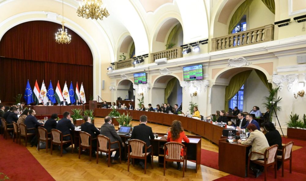 Budapest, 2025. november 26.
A képviselõk szavaznak a Fõvárosi Közgyûlés ülésén a Városháza dísztermében 2025. november 26-án.
MTI/Hegedüs Róbert