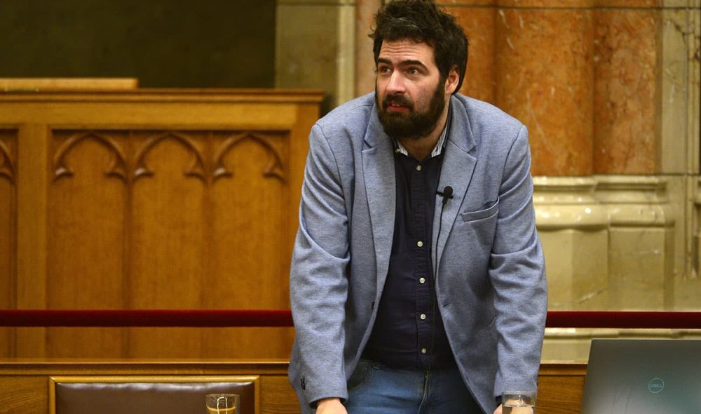 Budapest, 2022. október 26.
Jámbor András, a Párbeszéd képviselője felszólal a Magyarország biztonságát szolgáló egyes törvények módosításáról szóló javaslat általános vitájában az Országgyűlés plenáris ülésén 2022. október 26-án.