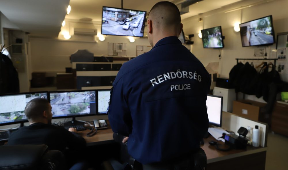 Rendőrök munka közben. Fotó: Ványi Ákos