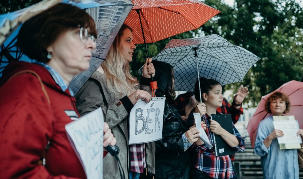 A Vorosmarty Mihaly Gimnazium tanarainak polgari engedetlensegi demeonstracioja a Rakoczi teren 2022. szeptember 1-jen. Foto: Karancsi-Albert Rudolf / Jozsefvaros Ujsag