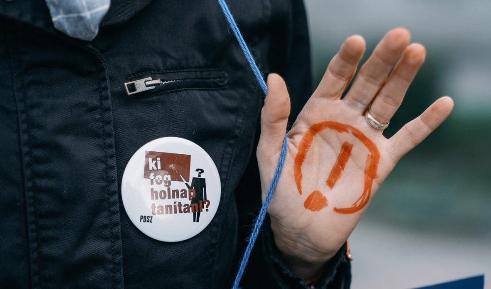 Flashmob a gyogypedagogusokert, az SNI tanulokert, a Barczi Iskolaert az Ulloi uton, Budapesten, 2022. oktober 14-en. Foto: Karancsi-Albert Rudolf / Jozsefvaros Ujsag