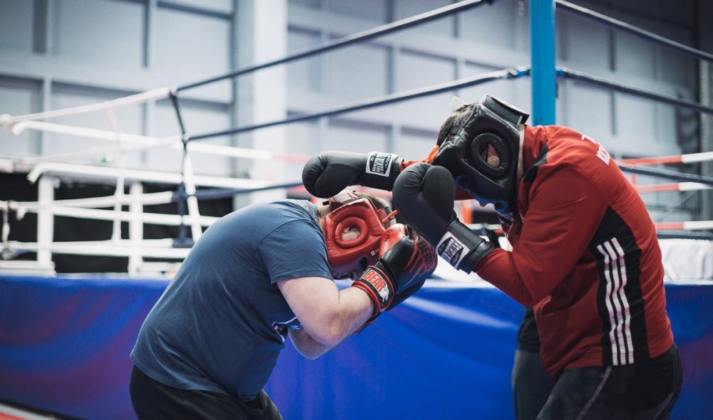 A Zrínyi Miklós Kick-box Akadémia adományt ad át a Nem adom fe alapítványnak 2023. február 1-jén. Fotó: Karancsi-Albert Rudolf / Józsefváros Újság