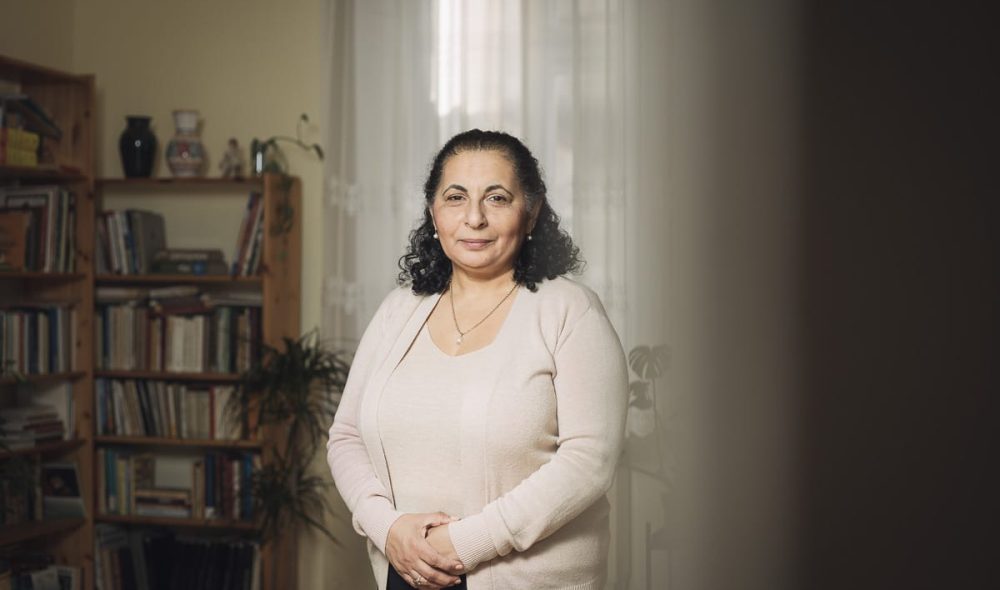 Rézműves Melinda, a Romano Kher Budapesti Roma Művelődési Ház igazgatónője 2023. március 20-án. Fotó: Karancsi-Albert Rudolf / Józsefváros Újság