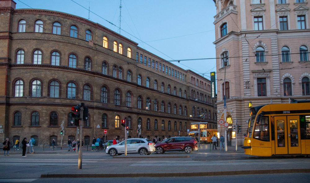 hb-nepszinhaz esti (1)