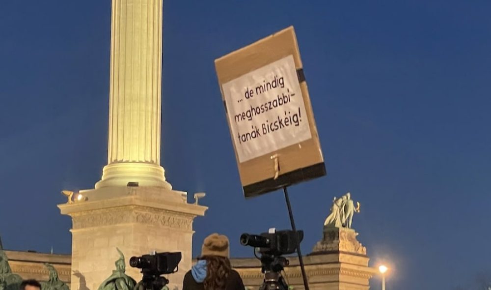 Tüntetés a Hősök terén