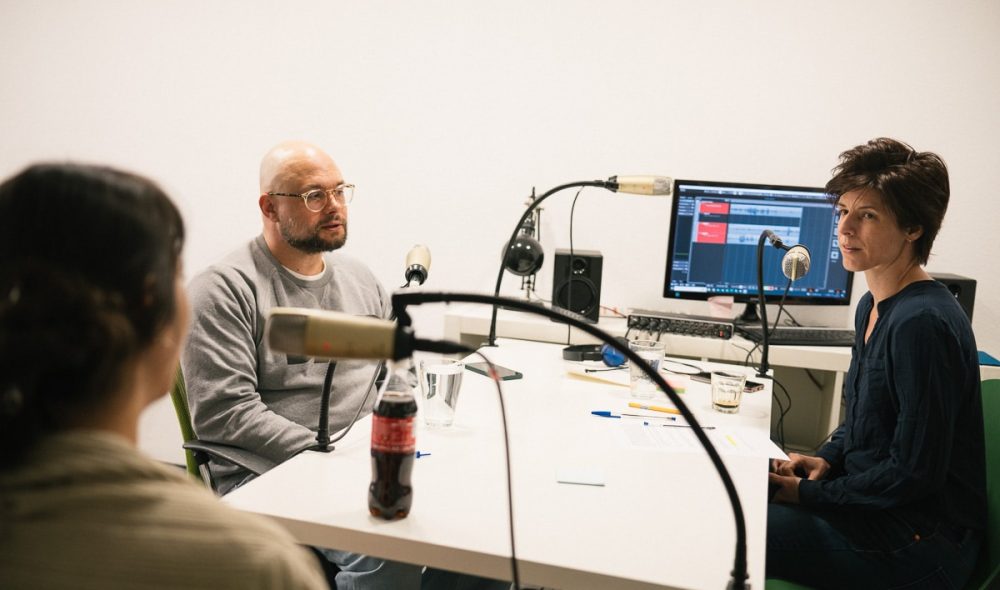 Podcast felvétele a Józsefváros Újság szerkesztőségében - Fotó: Mile Máté