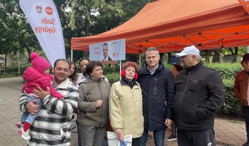 Sára Botond és támogatói - Fotó: Pálinkás János